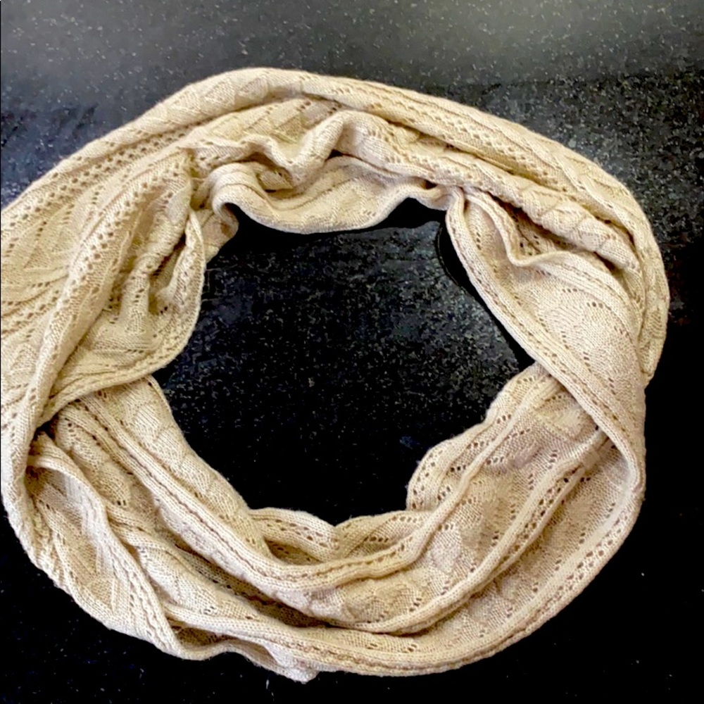 KNIT CIRCLE SCARF